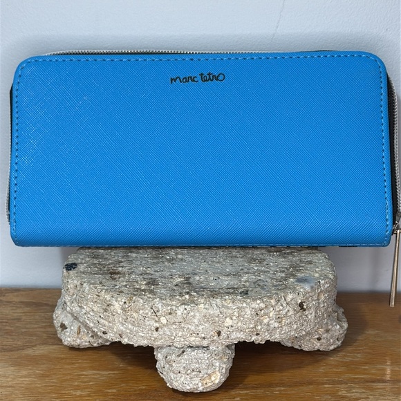 Marc Tetro Wallet Blue Large with Card Slots Multi Dog Themed NWOT - Picture 7 of 12